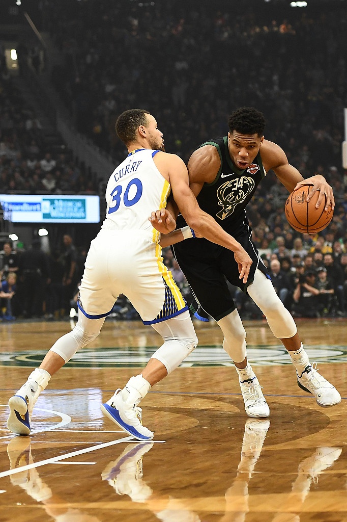 开云注册网址-占据上风！库里生涯和字母哥交手16次 总战绩11胜5负